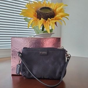 Coach wristlet (black)